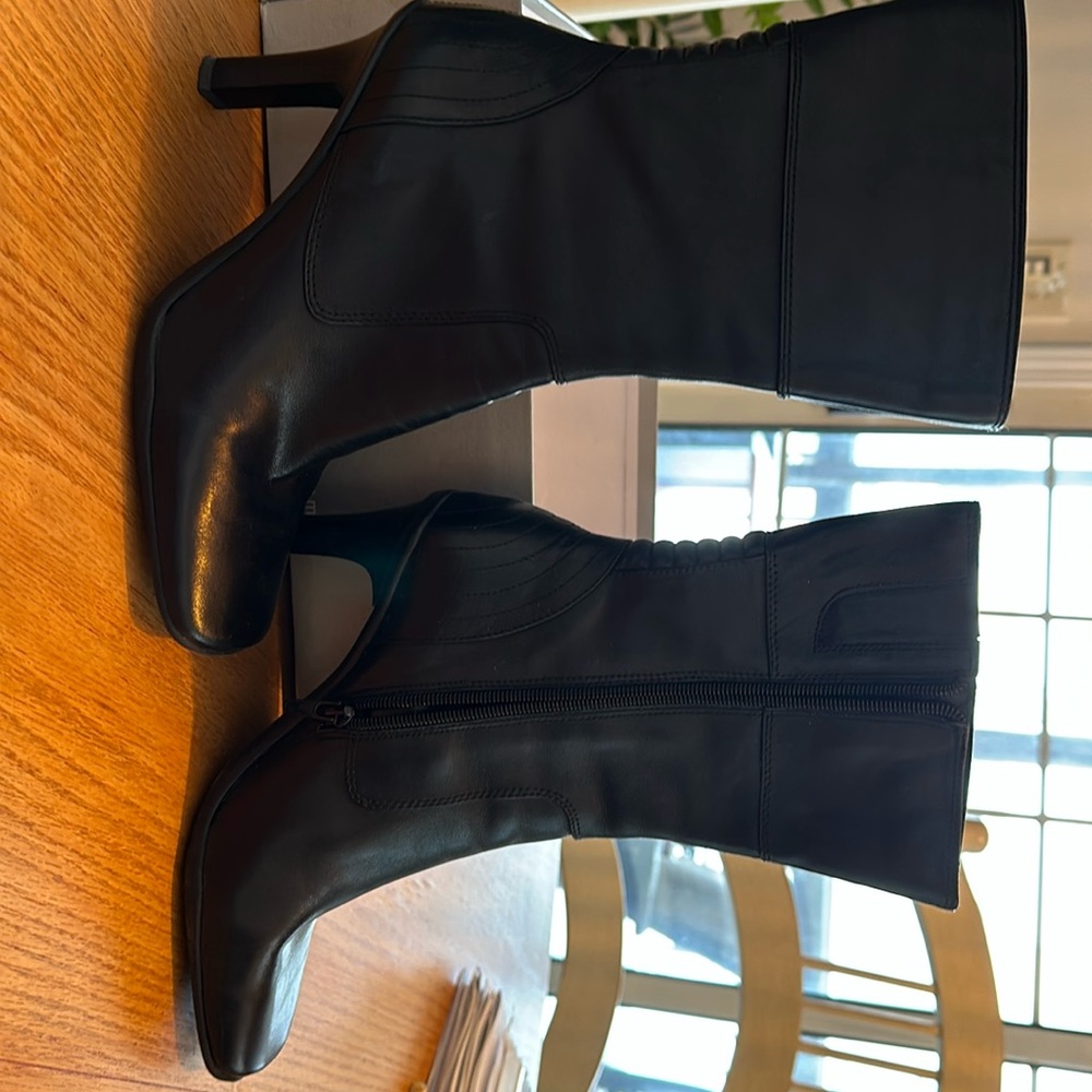Very classy mid calf leather boots